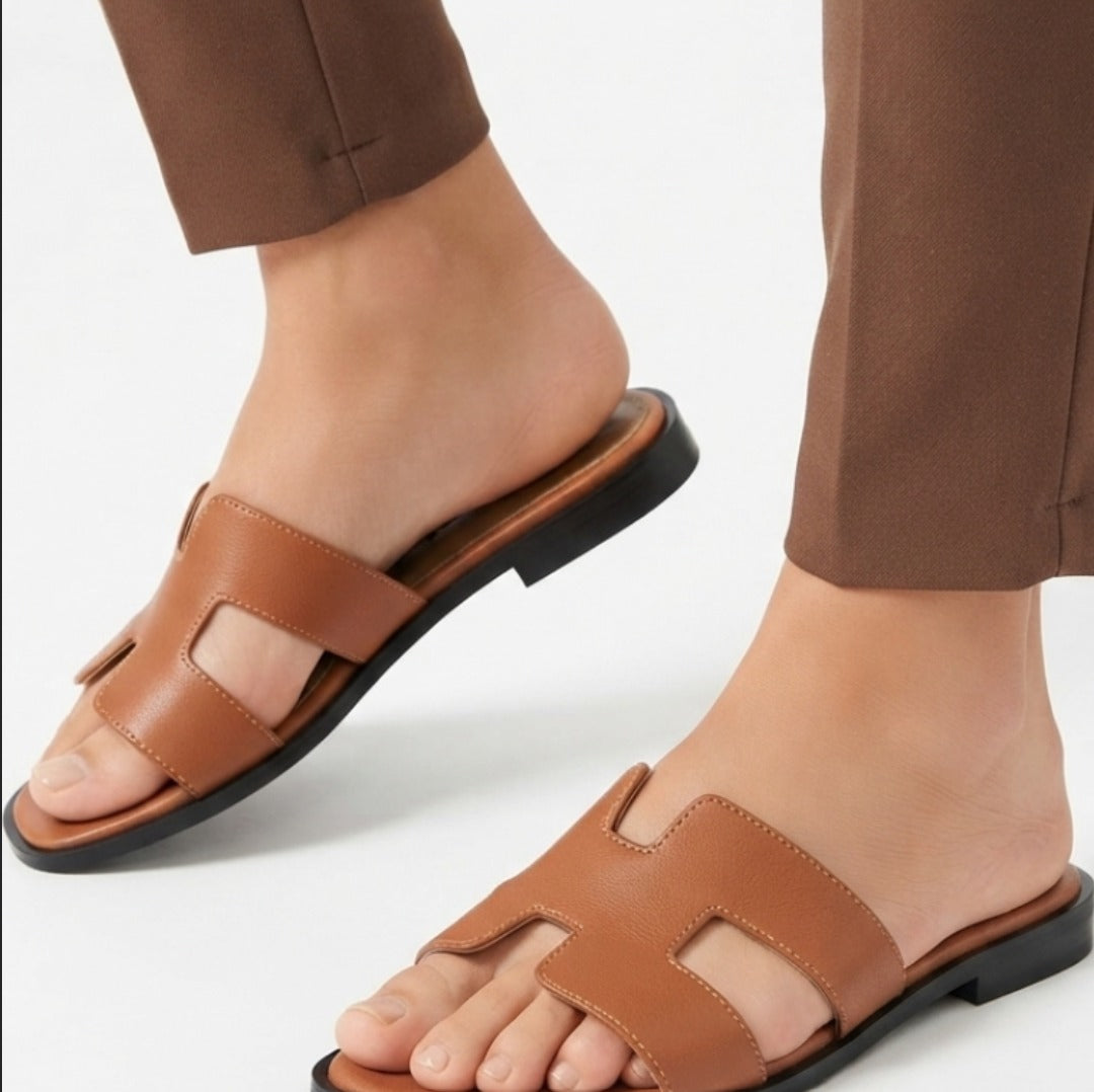 CLASSIC H-CUT EMBOSSED FLAT