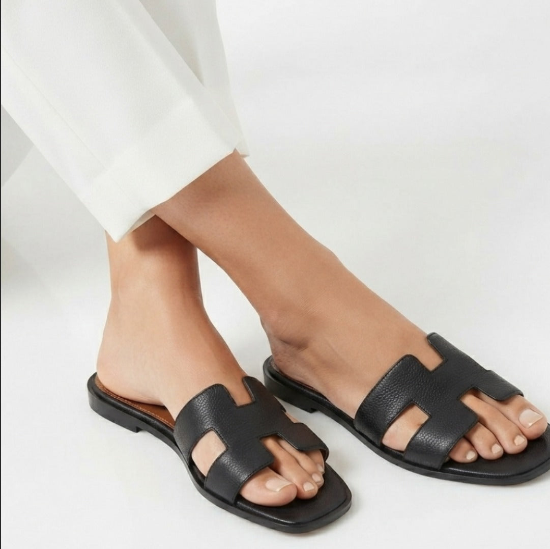 CLASSIC H-CUT EMBOSSED FLAT
