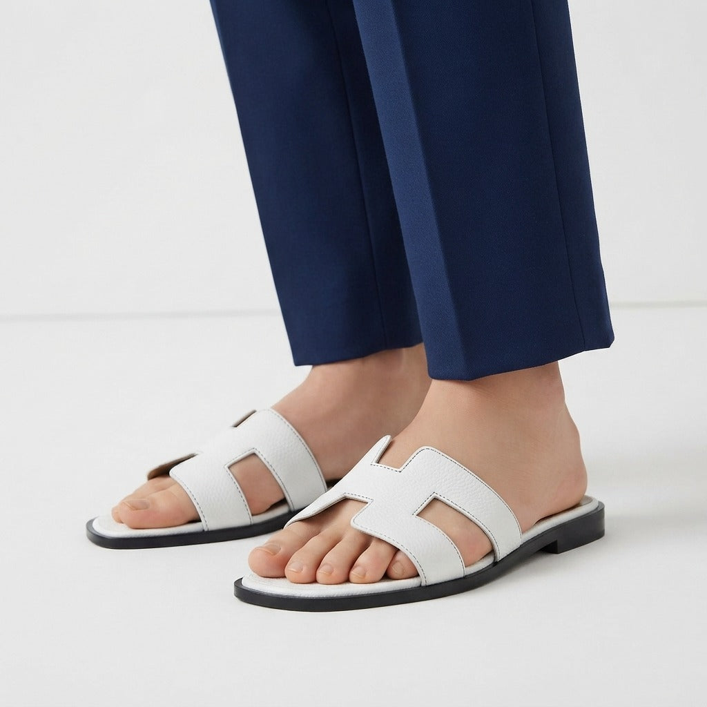 CLASSIC H-CUT EMBOSSED FLAT